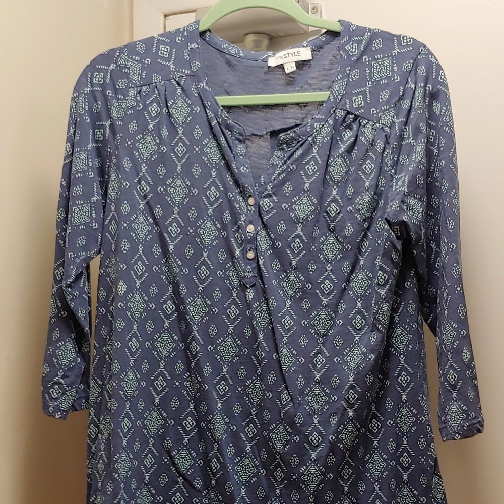 GENTLY USED, VINTAGE, MY STYLE LONG SLEEVE PULL OVER, LARGE!!!